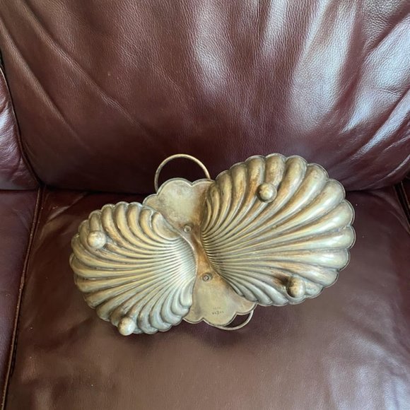 VINTAGE SILVER PLATE FOOTED SHELL DISH - Picture 2 of 4
